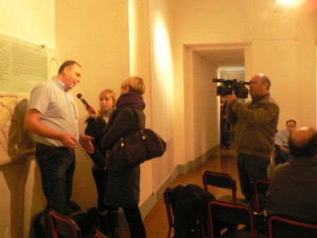 Teramo, Itálie 2009, jedna z mnoha tiskových konferencí